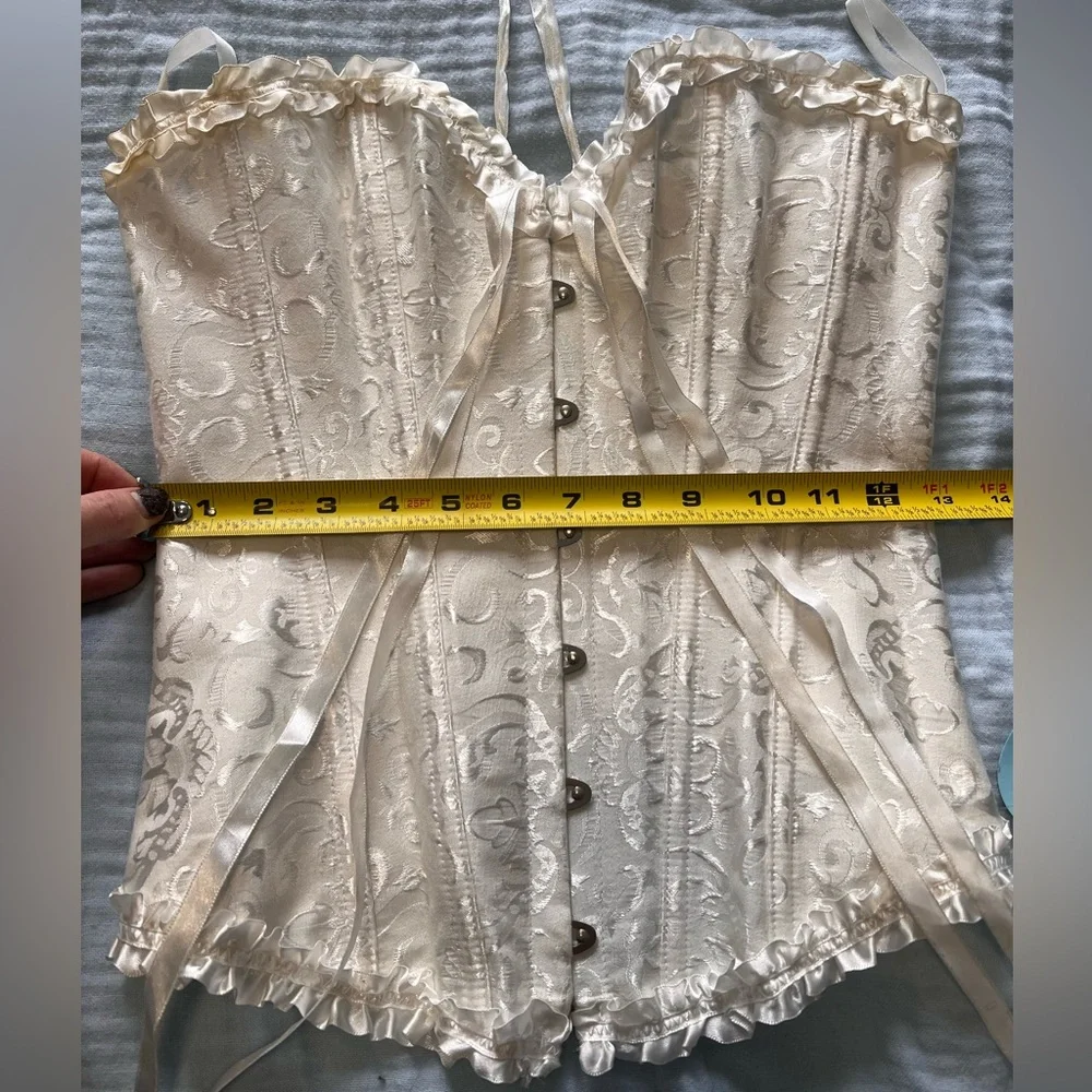 Women’s Vintage White French Lace Corset - Picture 2 of 8